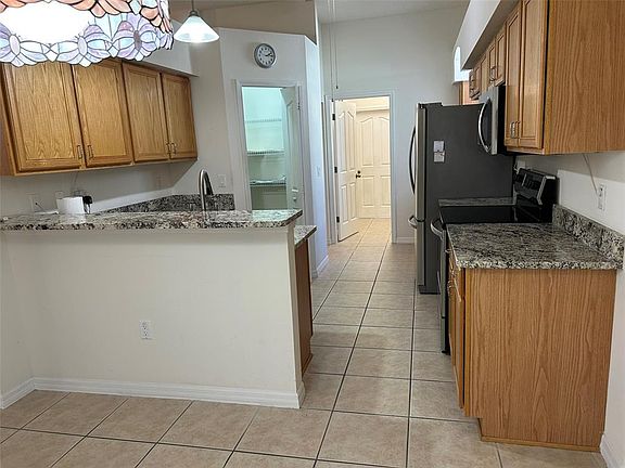 3rd image of 11204 Clear Oak Cir
