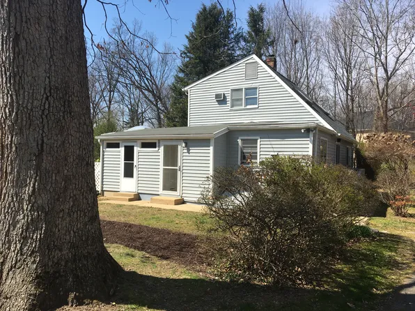 10221 Oakton Dr, Oakton, VA 22124