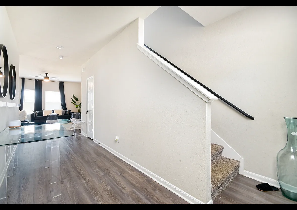 3 bed, 2.5 bath, 1779 sqft, $1,975 — Photo 3