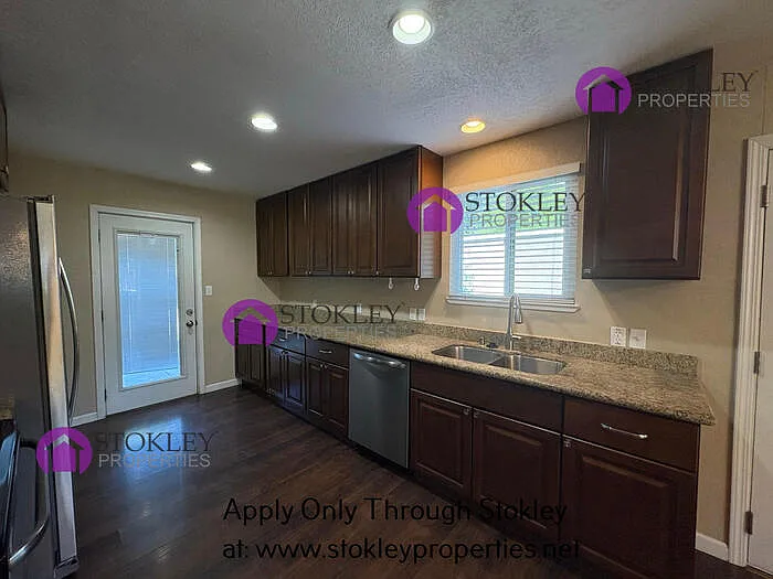 166 Lois Ct — Photo 8