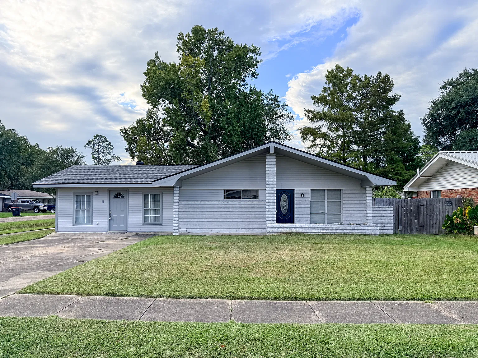 3 bed, 1.5 bath, 1702 sqft, $1,700 — Photo 1
