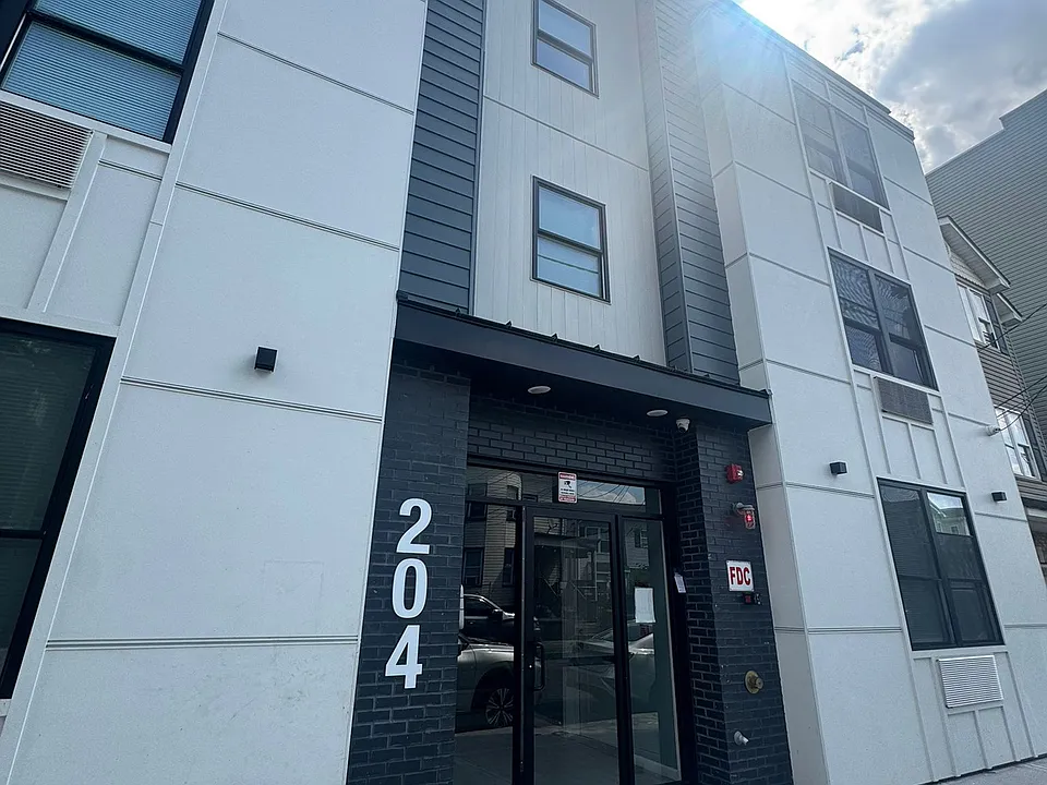 204 Harrison St #102