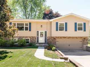 1609 Jeanette Ave, St Charles, IL 60174