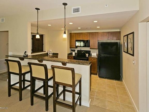 Kitchen and Breakfast Bar