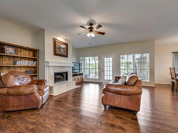 5th image of 320 Overland Dr