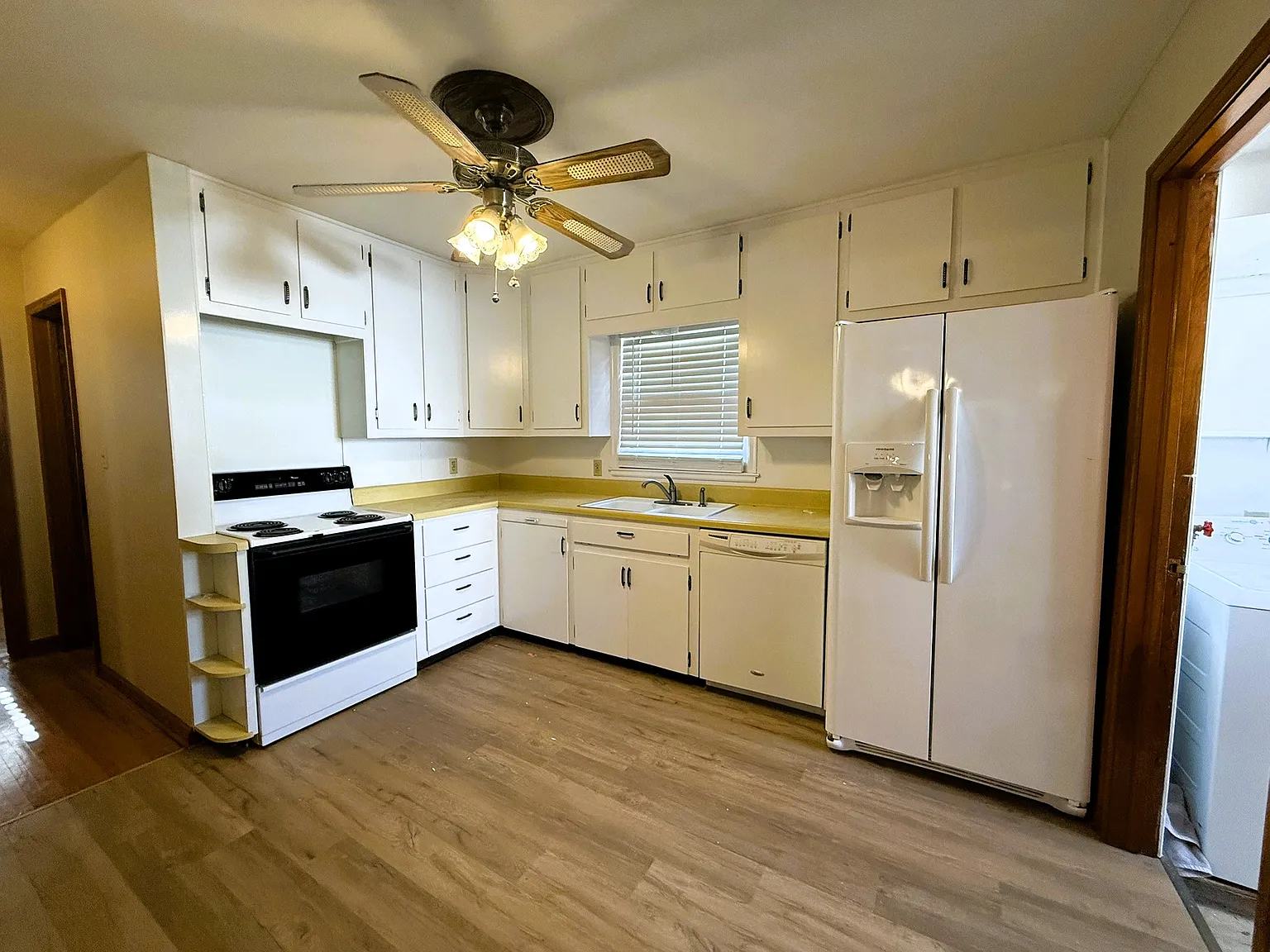 2 bed, 830 sqft, $975 — Photo 2
