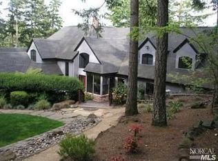 2751 Treetops Way, Santa Rosa, CA 95404