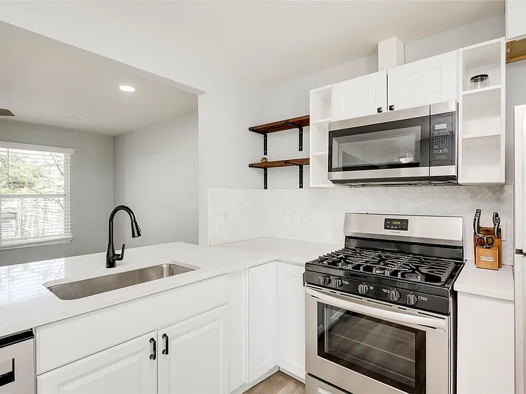 1400 Marcus Pl #B — Photo 29