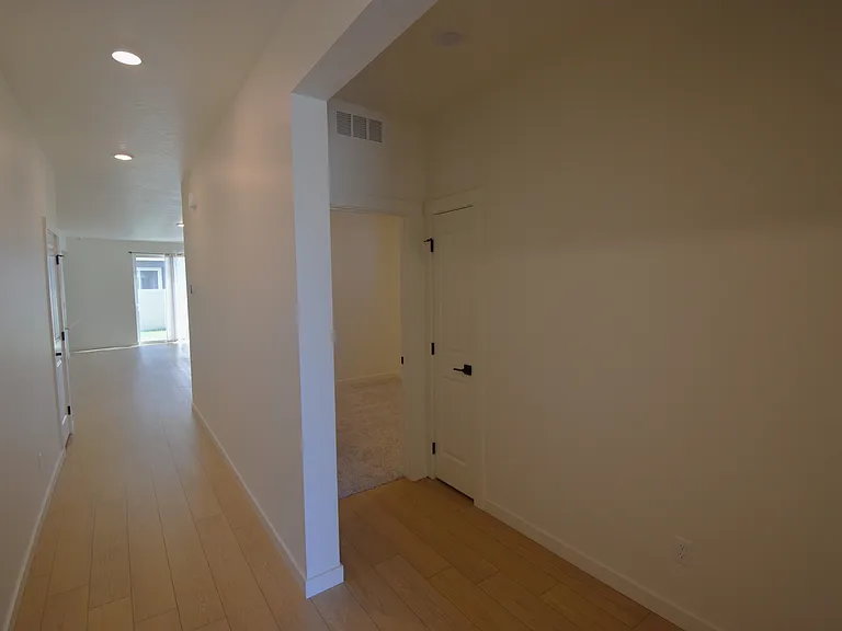 660 W Briaridge Dr — Photo 4