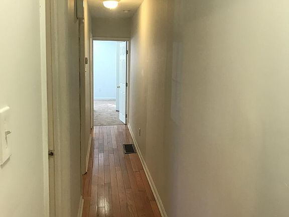 4th image of 1422 N Willington St #1