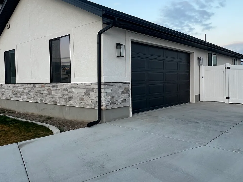 2027 Dunn Dr