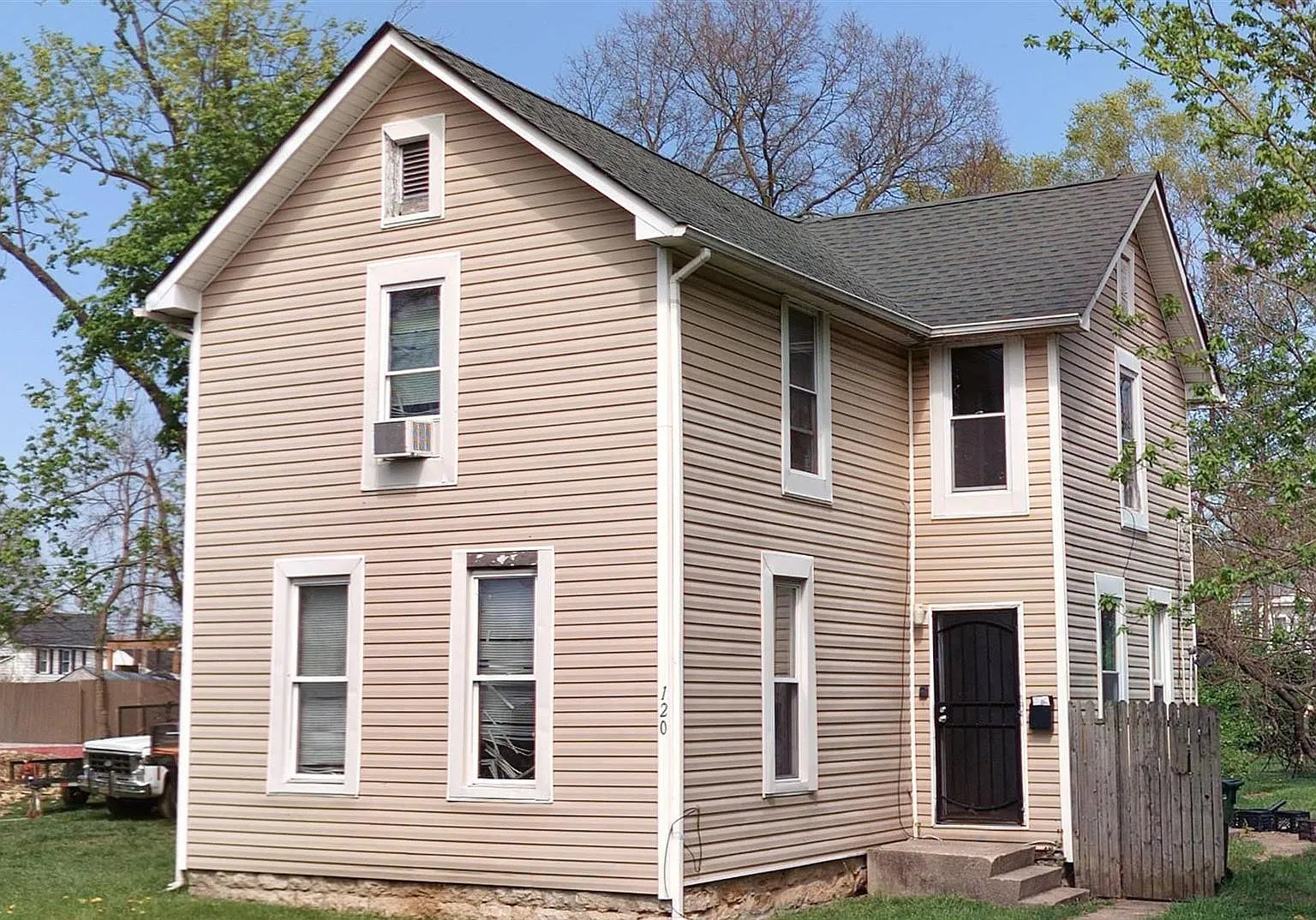4 bed, 1.5 bath, 1568 sqft, $675 — Photo 1
