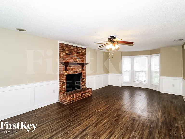 8117 S Regis Pl — Photo 4