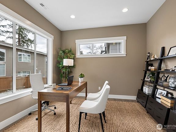 5th image of 24922 SE 17th Street #1