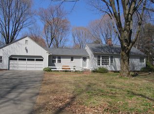 9 Hunting Ln, Wilbraham, MA 01095