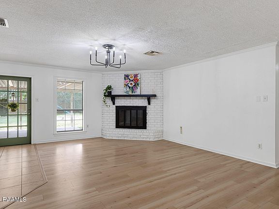 4th image of 126 Vivian Dr