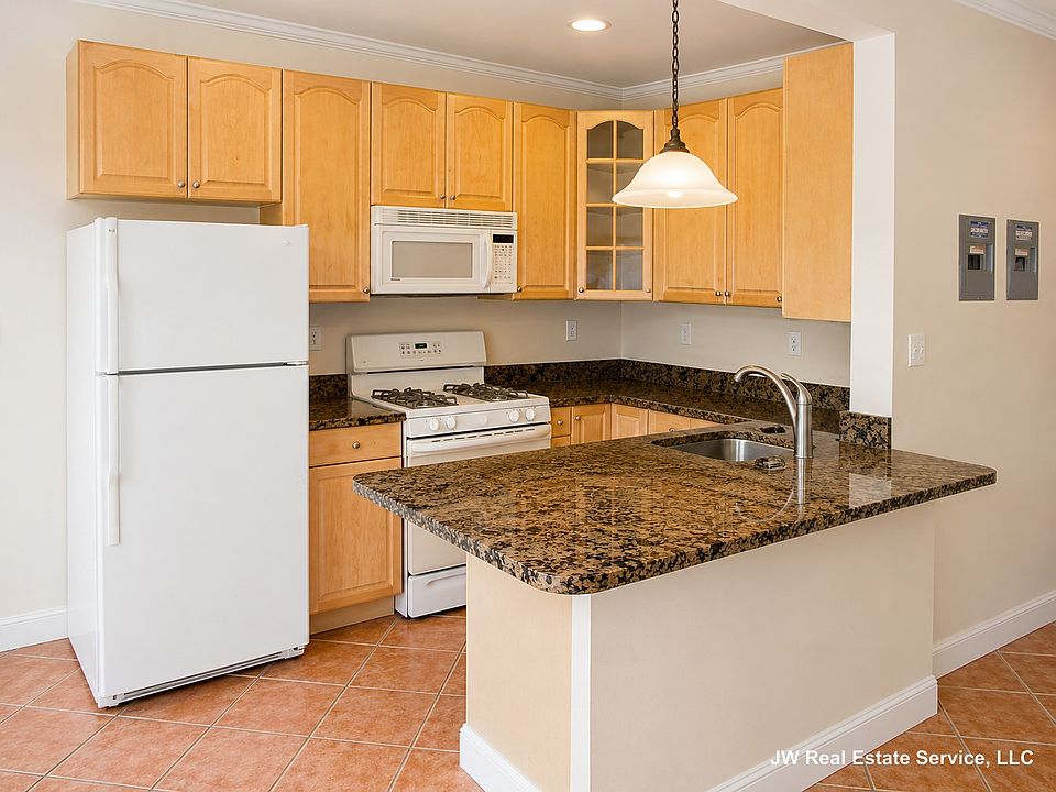 1st image of 1945 Commonwealth Ave APT 66