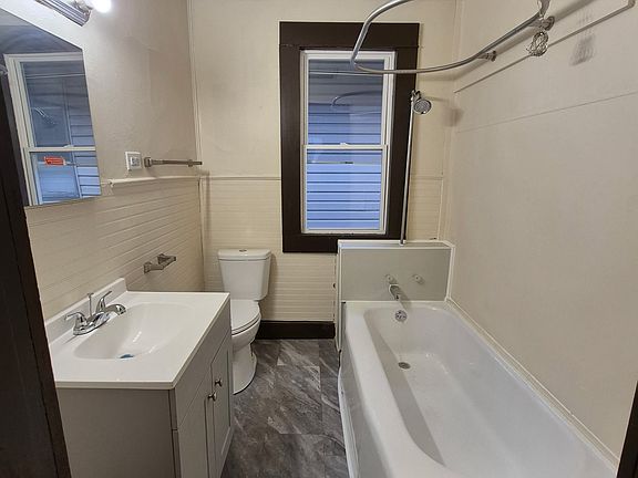 5th image of 425 E Park Ave
