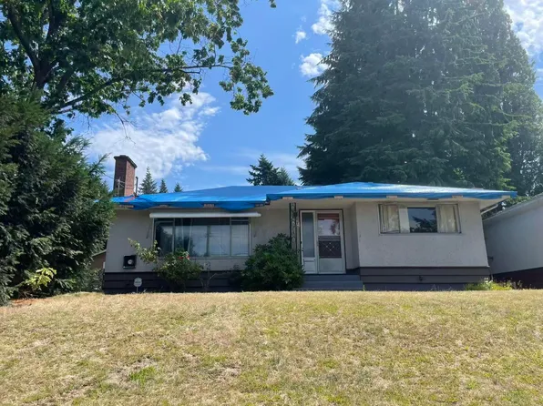 697 Fairview St, Coquitlam, BC V3J 4B3