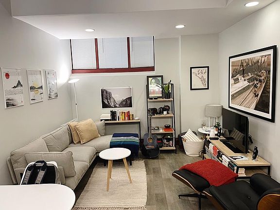 2nd image of 17 W 10th St Suite 40