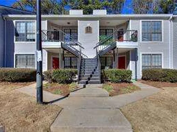 586 Windchase Ln, Stone Mountain, GA 30083