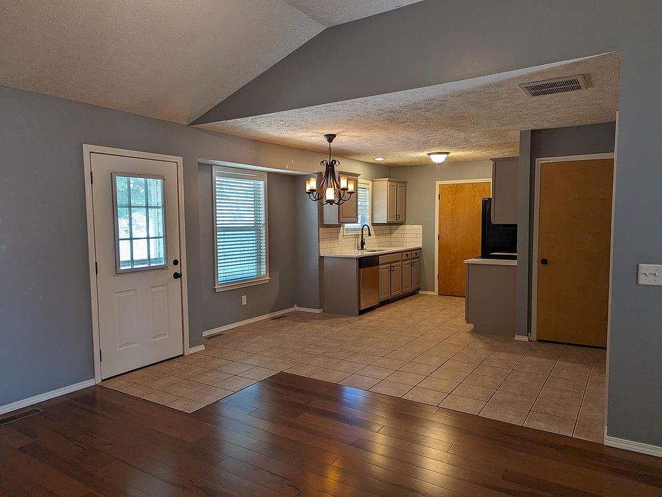 829 S Hazelnut Ave Springfield, MO, 65802 Apartments for Rent Zillow