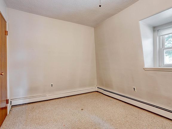 3rd image of 122 Lowell St #4