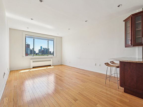 3rd image of 108 Palisade Ave APT C1