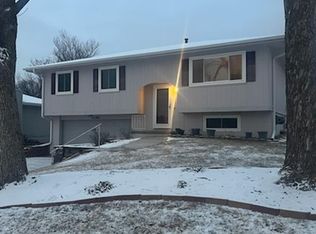 11106 V St, Omaha, NE 68137