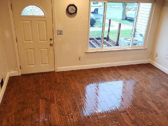 4th image of 219A Pierce St