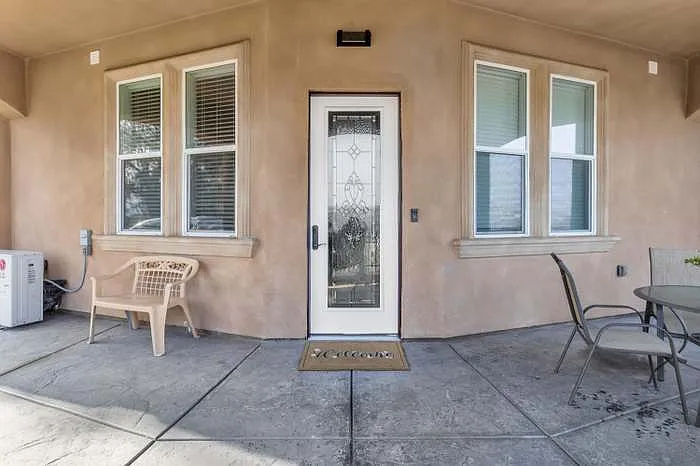 2 bed, 2250 sqft, $2,490 — Photo 2