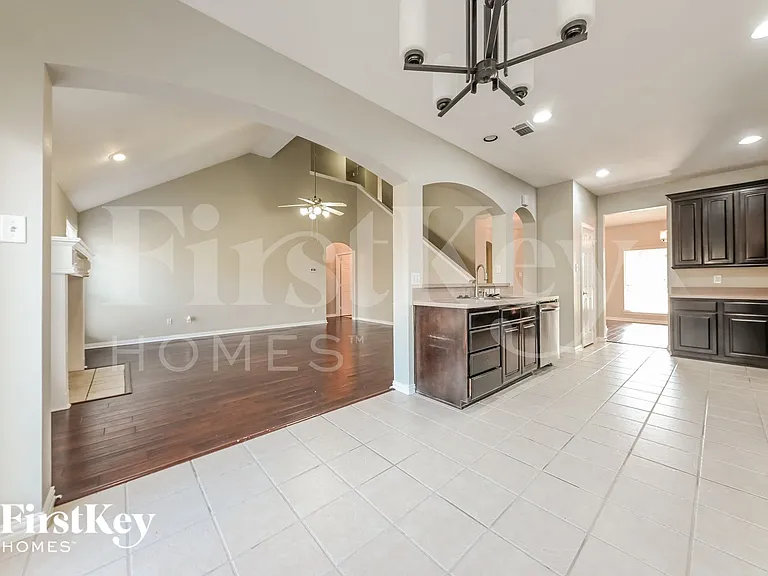 3108 Silver Creek Dr — Photo 6