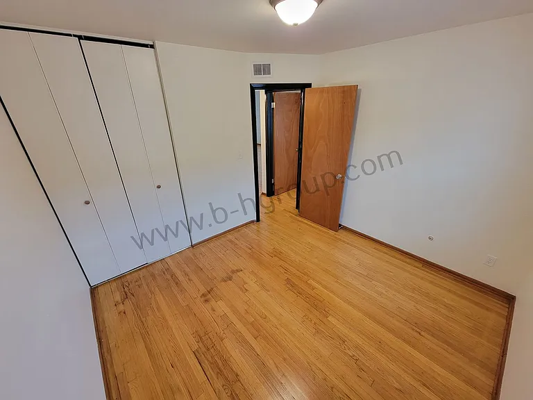 Colonial 2105 — Photo 12