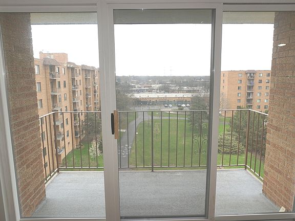 4th image of 1747 W Crystal Ln Unit 702