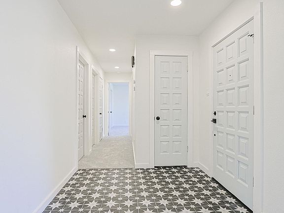3rd image of 401 Kingsway