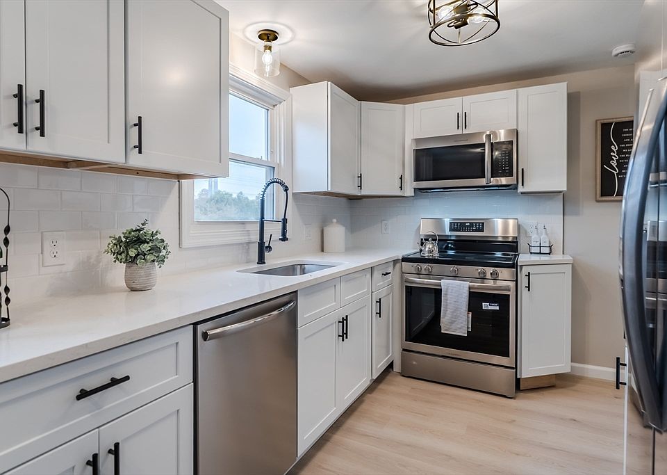 1st image of 33 Grimard St