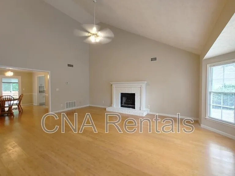 4635 Hampton Square Dr — Photo 3