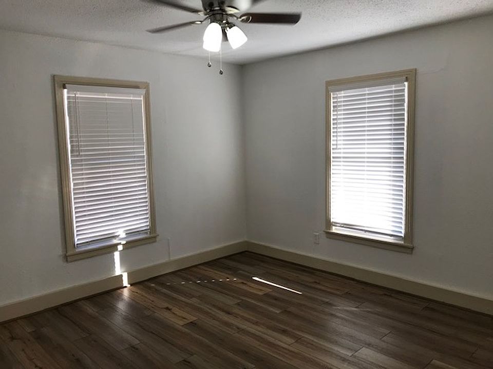 1st image of 742 S La Salle Dr