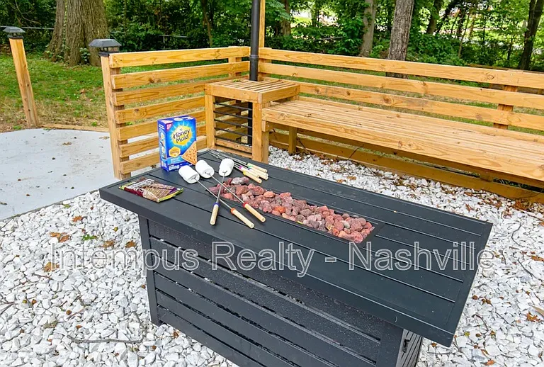 840 Lemont Dr #B — Photo 22