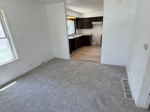 624 Magnolia Pkwy, Waterloo, IA 50701