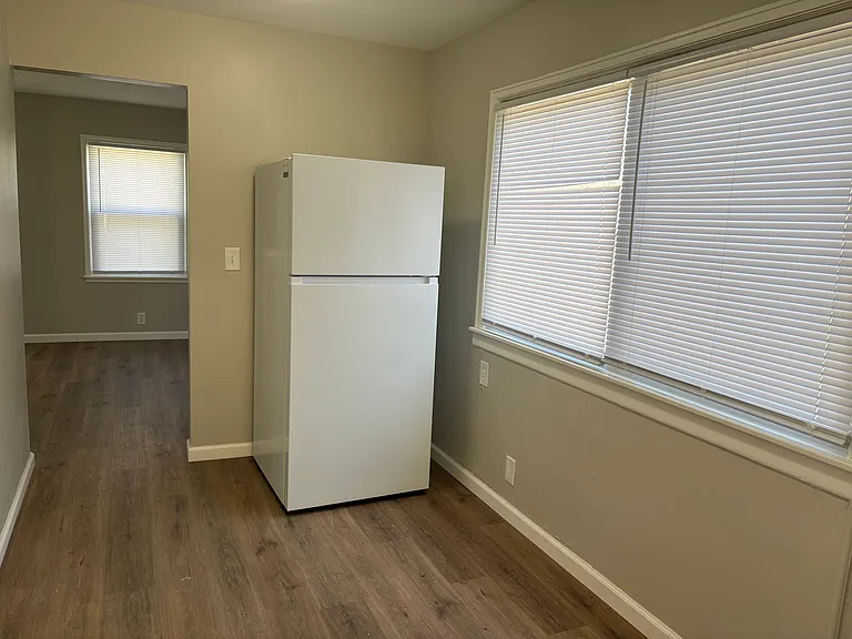 1416 W Maywood Ave — Photo 5
