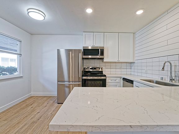 4th image of 2144 Royal Dr #6