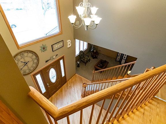 5th image of 902 Somerset Dr