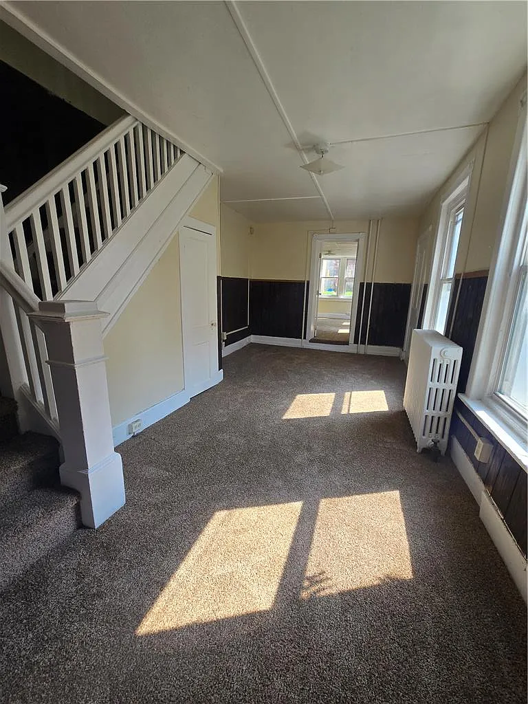 3 bed, 1.0 bath, 900 sqft, $1,600 — Photo 2