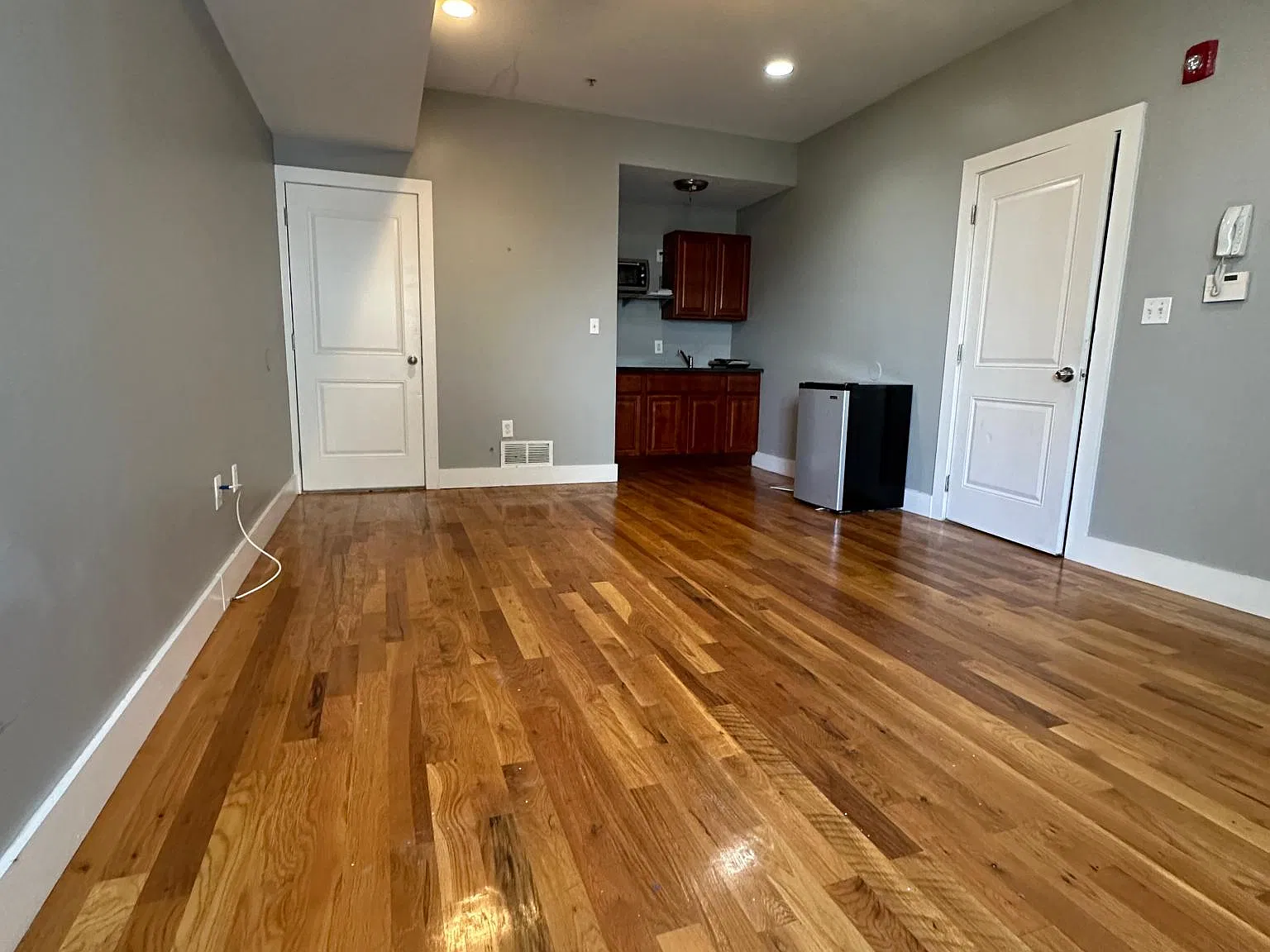 Studio, 300 sqft, $825 — Photo 3