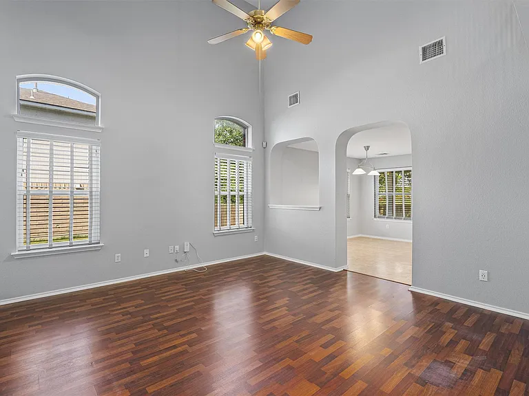 1713 Darjeeling Dr — Photo 4