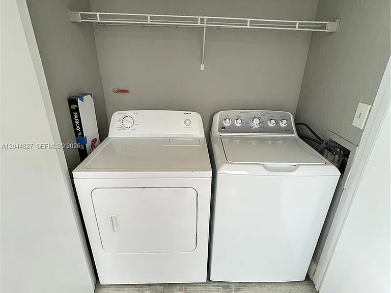 2831 N Oakland Forest Dr #101 — Photo 6
