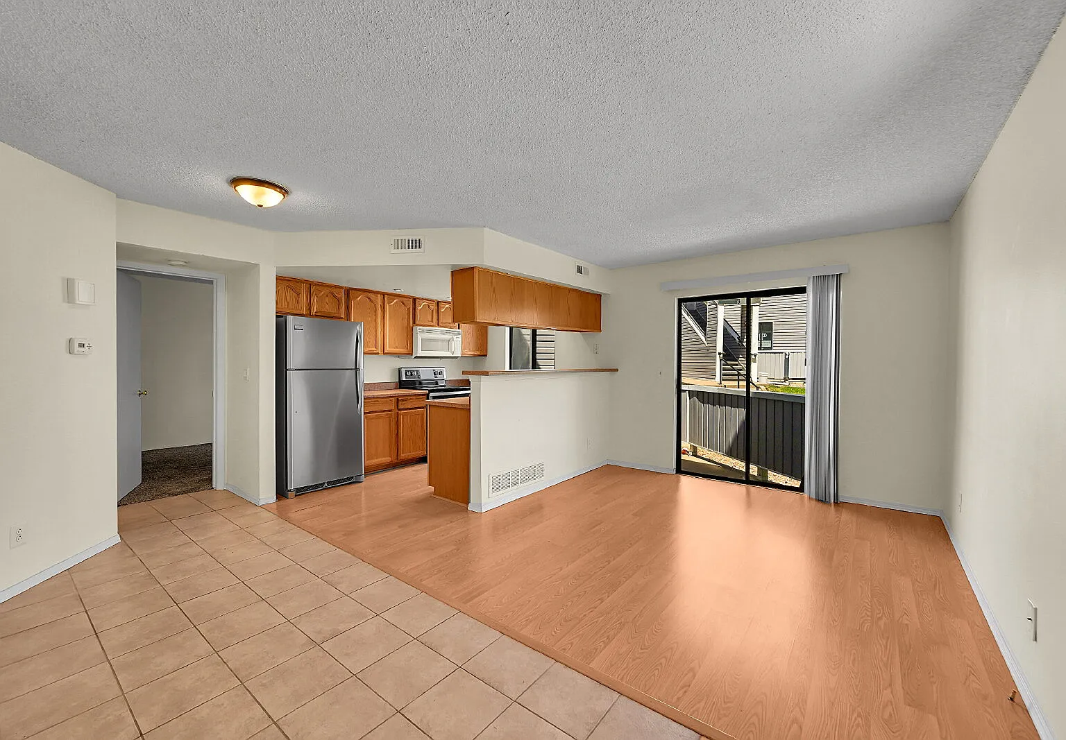 1 bed, 1.0 bath, 560 sqft, $1,241 — Photo 3