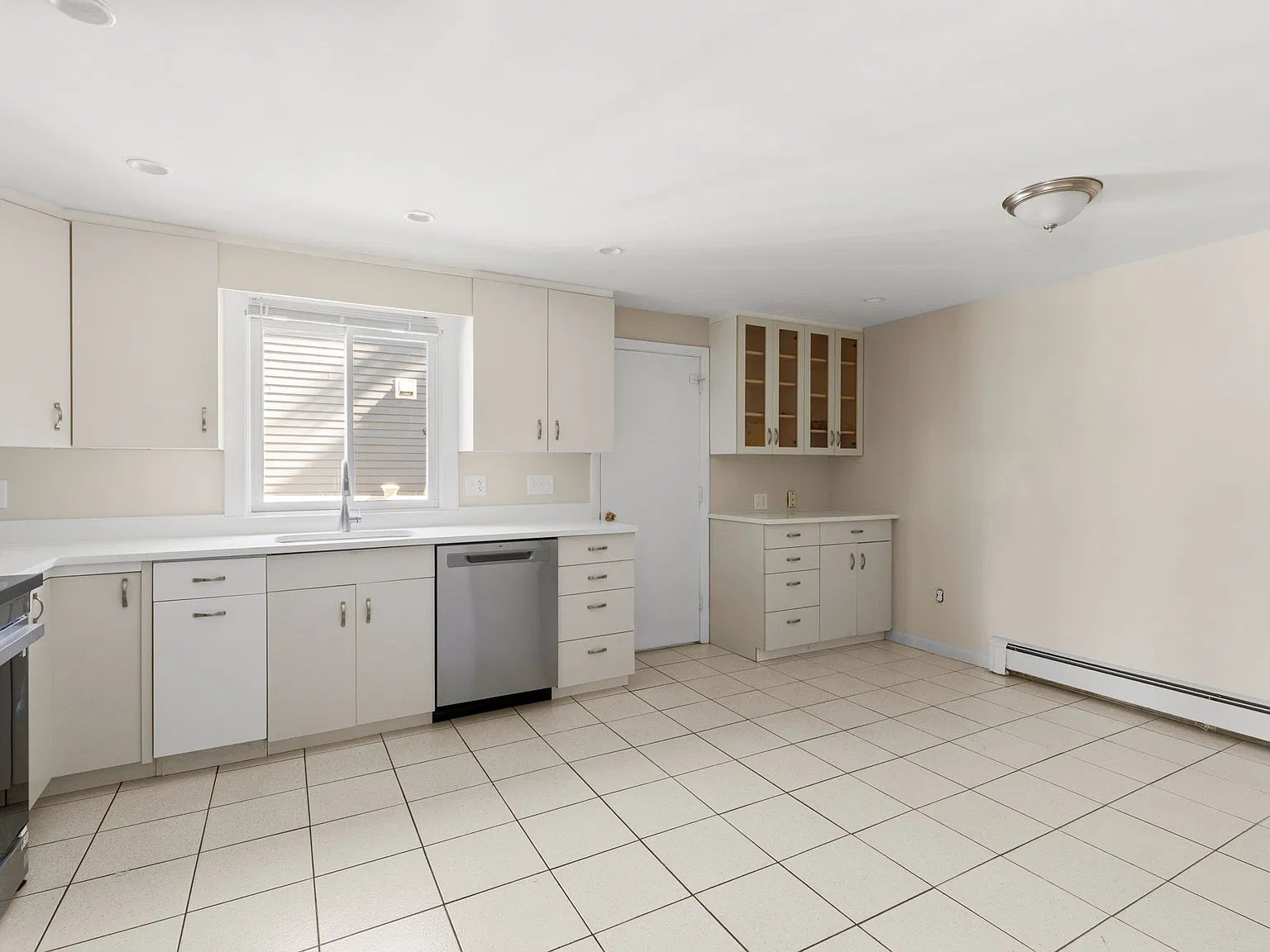 3 bed, 1964 sqft, $3,650 — Photo 4