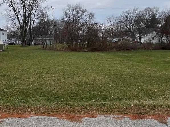 N Morgan St, Mentone, IN 46539